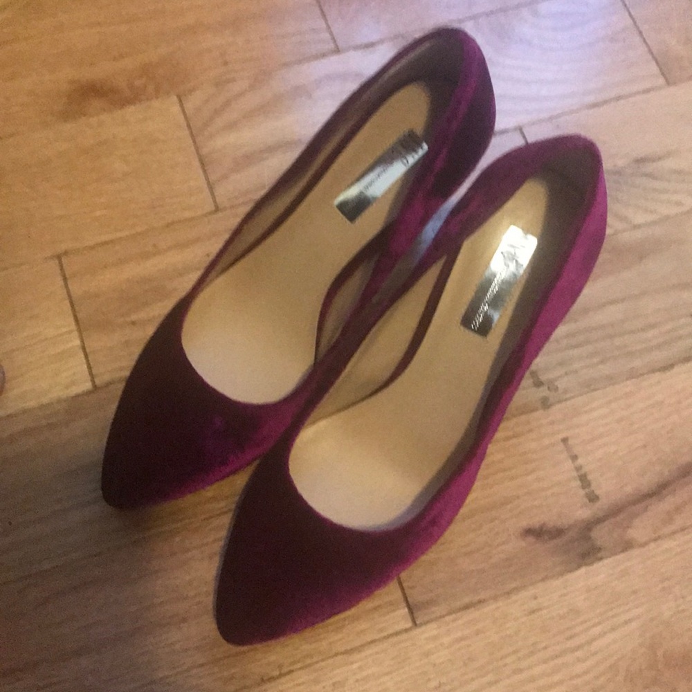 Burgundy pumps INC